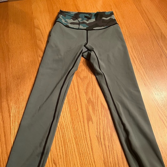 Lululemon Reversible Wunder Under Camo Leggings & Tank NWT - TANK IS SOLD - Picture 7 of 13